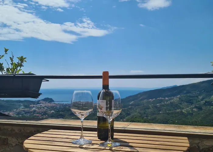 Casale In Vigna, Cinqueterrecoast * カザルツァ・リーグレ